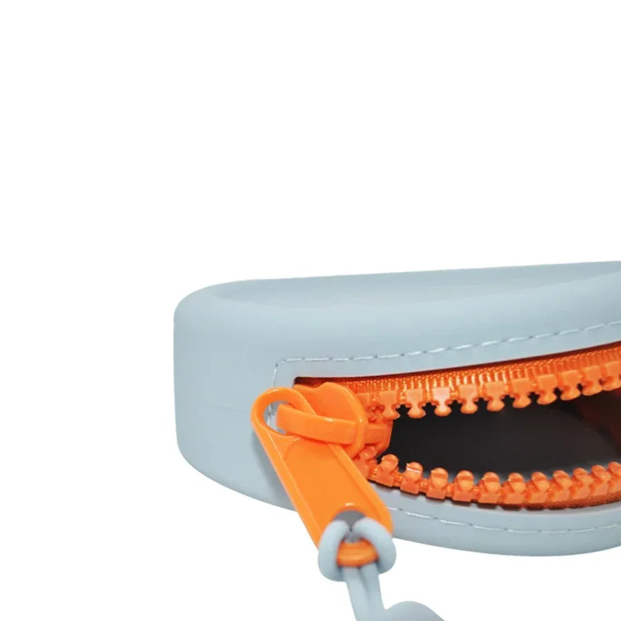 "Portable Silicone Dog Treat Pouch with Lanyard and Hook - Training Bag for Walks and Outdoor Activities"