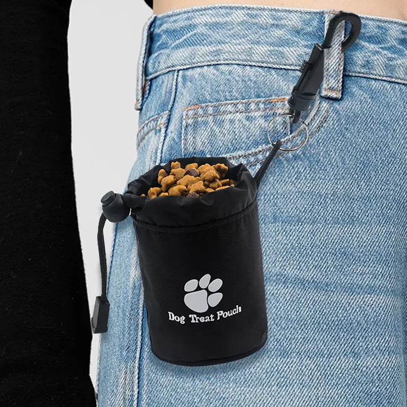 "Pet Training Treat Pouch - Multifunctional Crossbody Waist Bag for Dog Walking and Training"