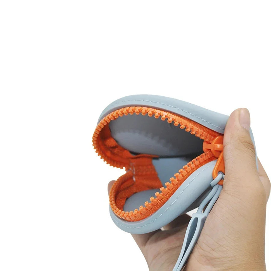 "Portable Silicone Dog Treat Pouch with Lanyard and Hook - Training Bag for Walks and Outdoor Activities"